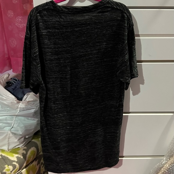 Hot Topic Tee - Picture 2 of 5